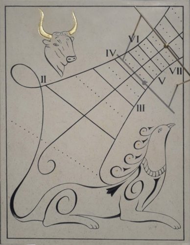 Cadran Solaire Taureau / Chimère en pierre de Bourgogne, avec chiffre romains, avec feuille d’or sur les cornes, avec les solstices et équinoxes et avec un style en laiton avec une boule au centre