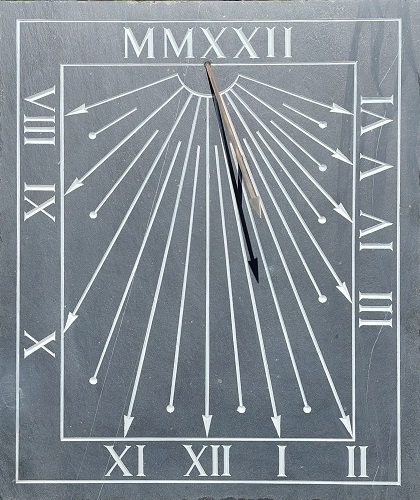 Réalisation d’un cadran solaire en Ardoise avec chiffre Romain