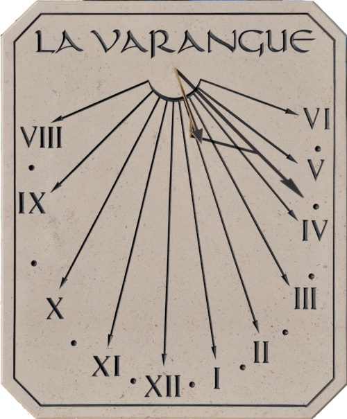 Réalisation d’un cadran solaire de type traditionnel, avec inscription « LA VARANGUE »