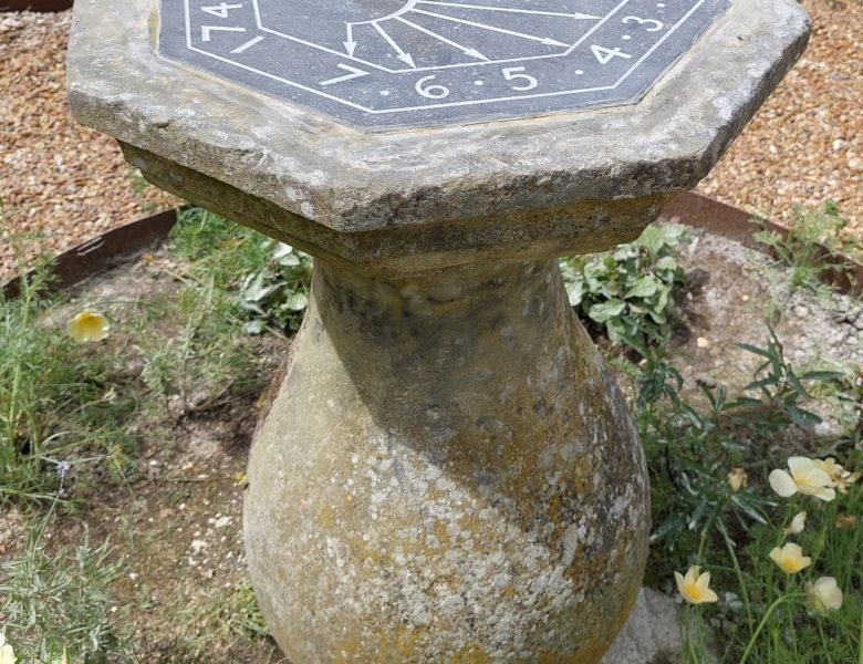 H1233 – cadran solaire de  jardin